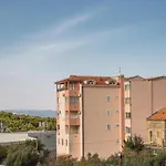 1 Bedroom Awesome Apartment In Makarska