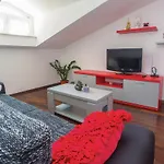 1 Bedroom Awesome Apartment In Makarska
