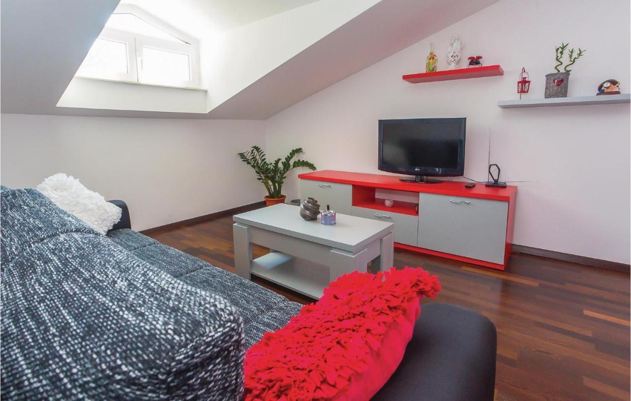 Apartment 1 Bedroom Awesome In
