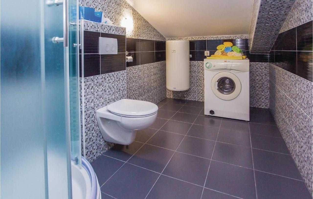 1 Bedroom Awesome In * Makarska