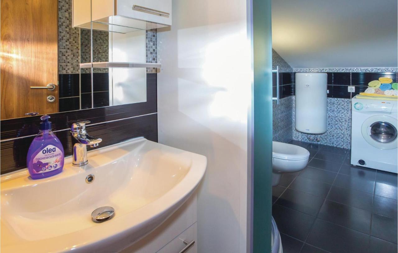 1 Bedroom Awesome In *