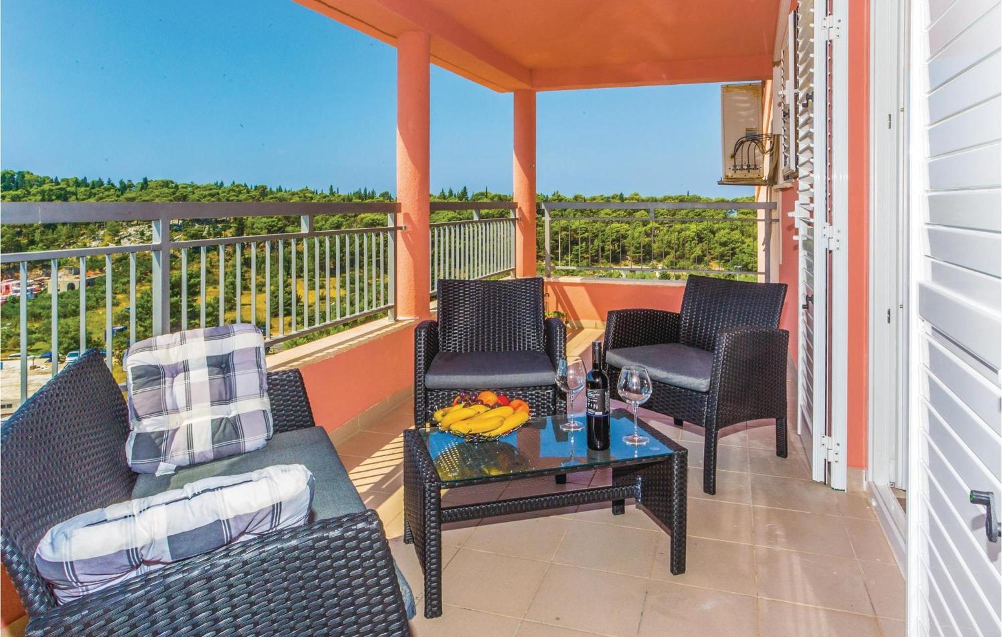 1 Bedroom Awesome In * Makarska