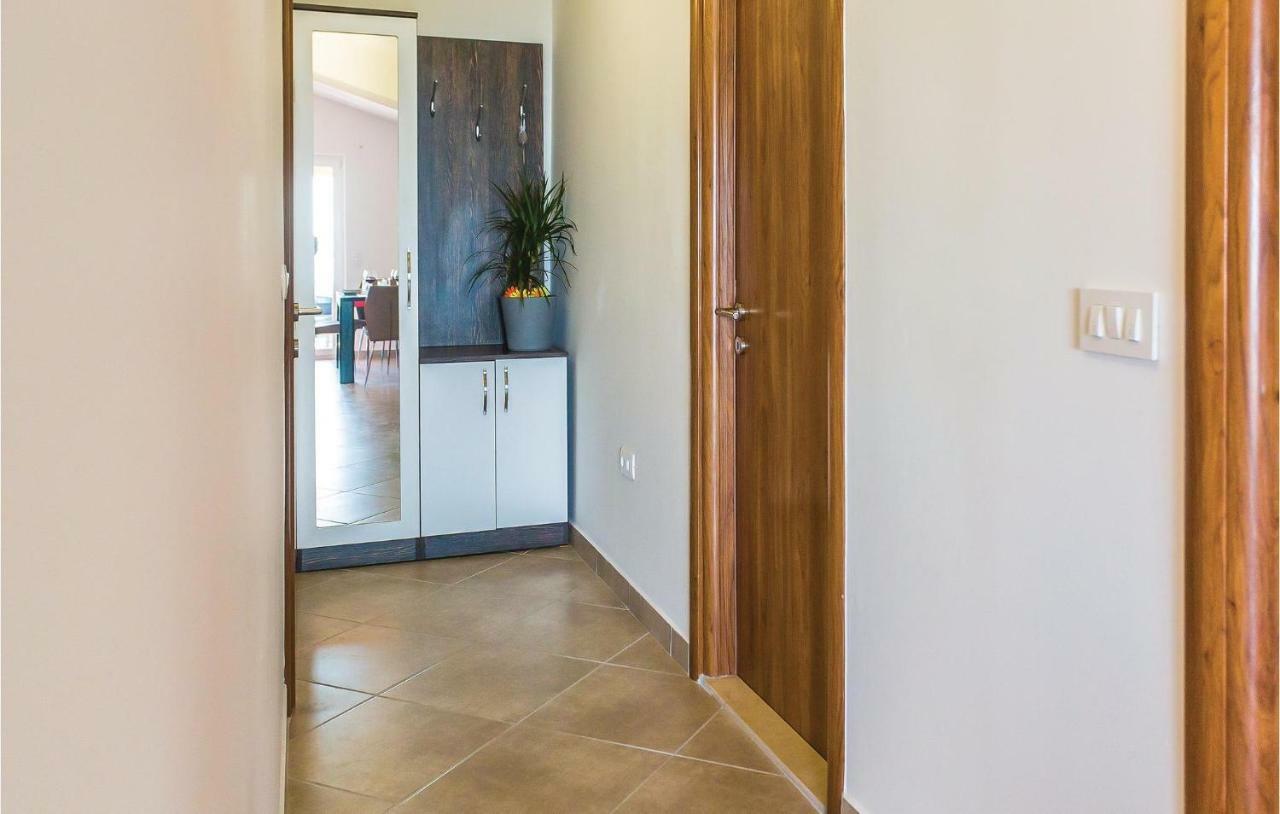 Apartment 1 Bedroom Awesome In