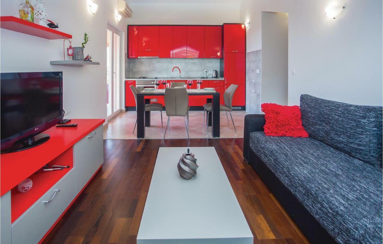 Apartment 1 Bedroom Awesome In Makarska